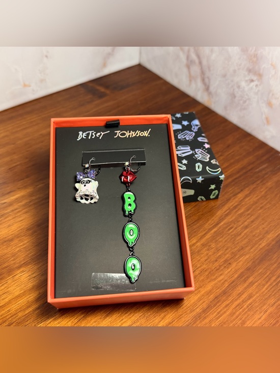 Betsey Johnson Jewelry - NWT Betsey Johnson Spooky Cute Ghost- Green 'BOO' Dangle mismatched Earrings